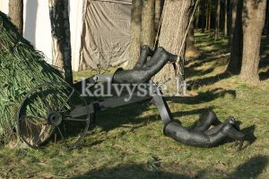 instaliacija kalvyste menine kalvyste kalviski darbai kalviski gaminiai stalas kedes baldai lova sviestuvas lempa metalas metaline 1 300x200 instaliacija kalvyste menine kalvyste kalviski darbai kalviski gaminiai stalas kedes baldai lova sviestuvas lempa metalas metaline